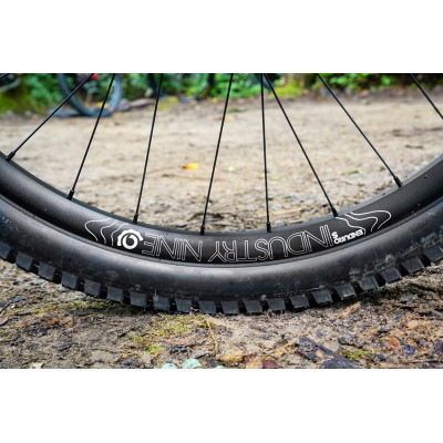 INDUSTRY NINE 29″ ENDURO S HYDRA 28H 1900g Vypletené kolesá