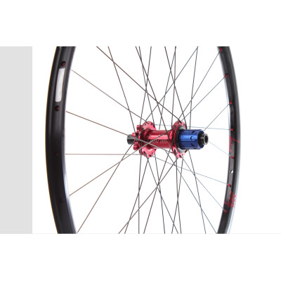 Tune Race 23 29″ 1466g Vypletené kolesá