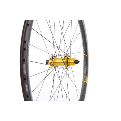 Tune Blackburner 23 Endurance 29″ 1297g Vypletené kolesá