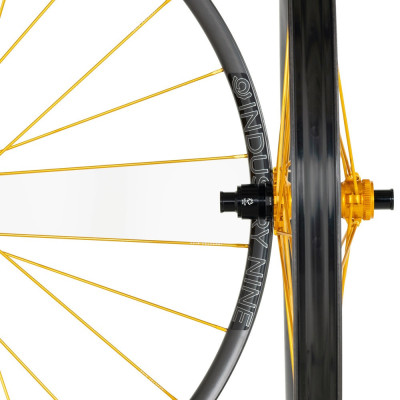 INDUSTRY NINE Solix Trail Carbon Vypletené kolesá